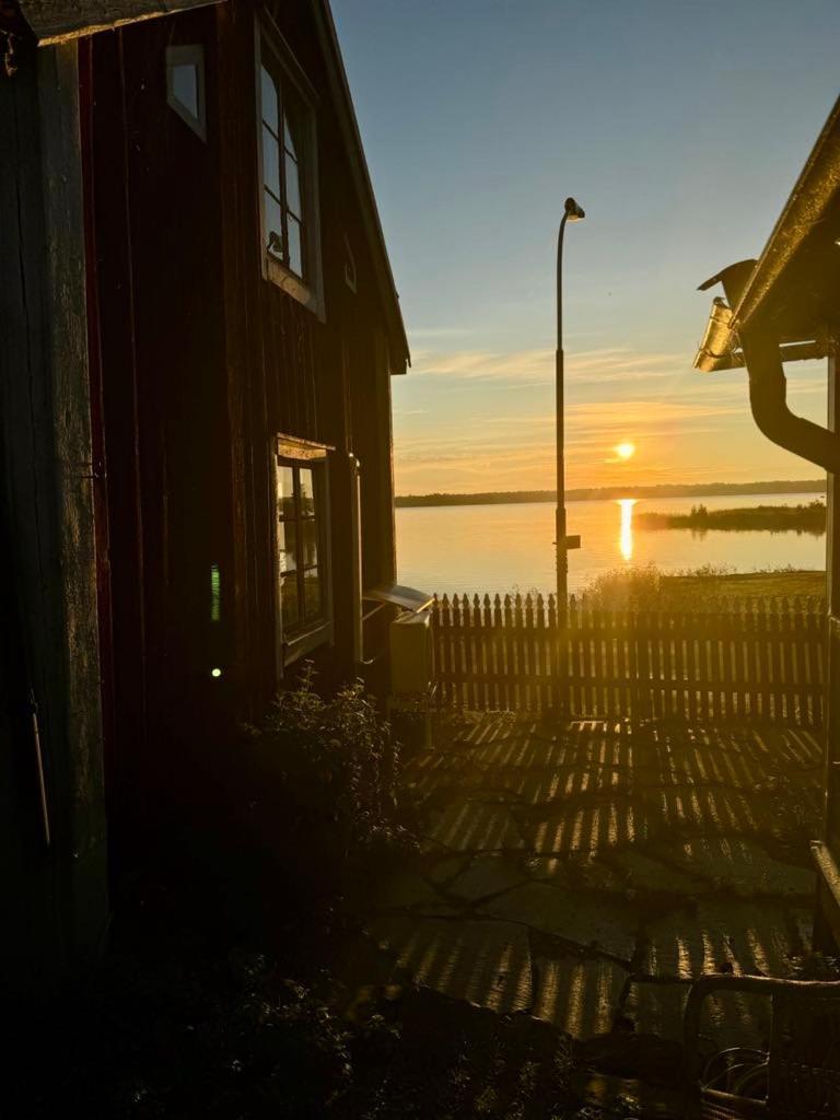 Remarkable Harbour View Cabin. Östhammar Eksteriør bilde